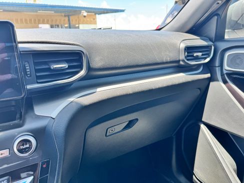 Used 2020 Ford Explorer XLT w/ Equipment Group 202A image 17