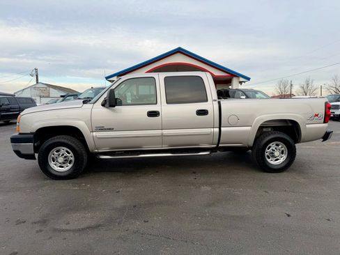 Used 2007 Chevrolet Silverado 2500 LT w/ Heavy-Duty Power Package image 2