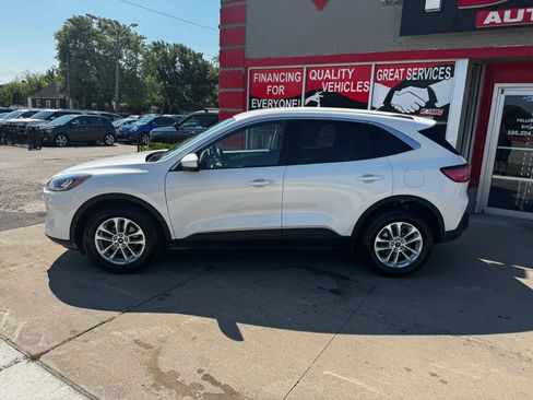 Used 2021 Ford Escape SE w/ Convenience Package AWD/4WD image 2