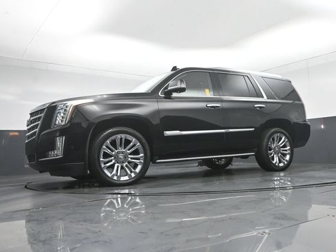 Used 2020 Cadillac Escalade Luxury w/ LPO, Radiant Package AWD/4WD image 68