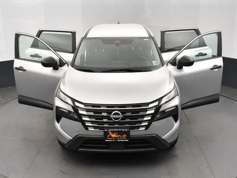 Used 2024 Nissan Rogue S AWD/4WD image 10