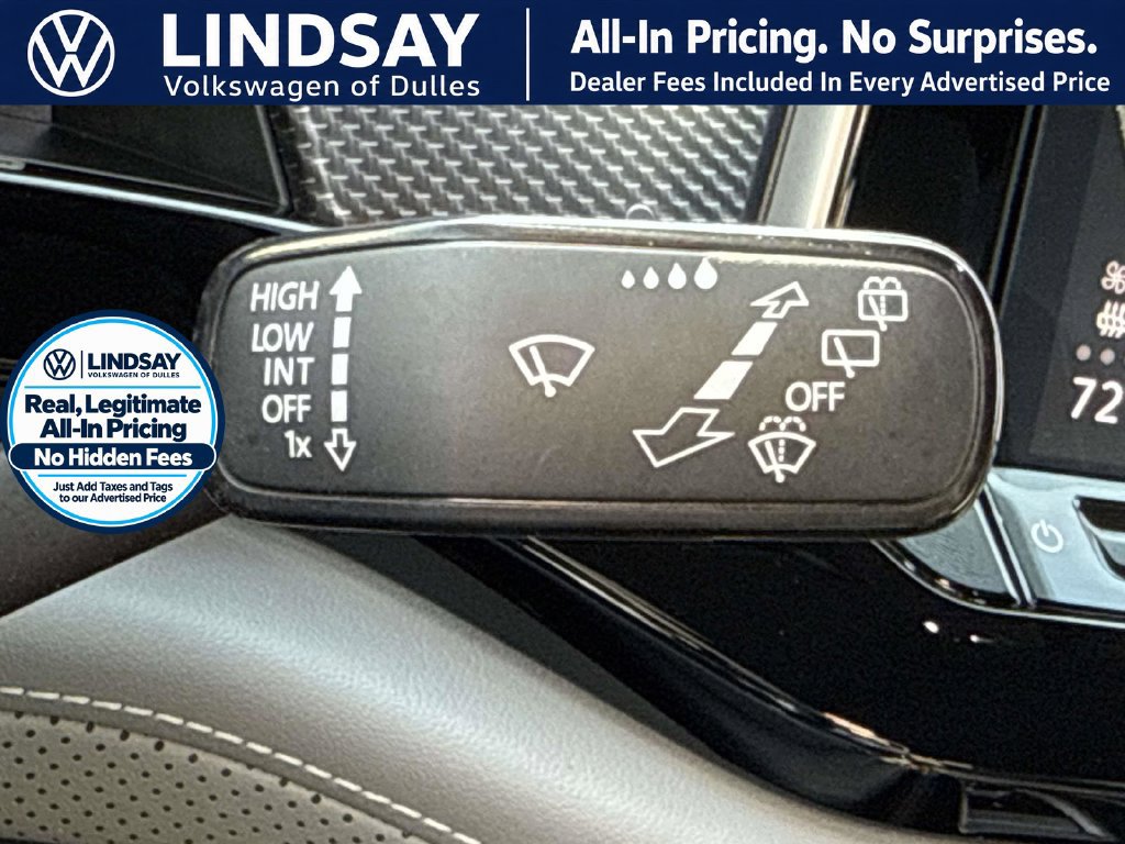 Used 2024 Volkswagen Atlas Cross Sport SEL R-Line AWD/4WD image 23