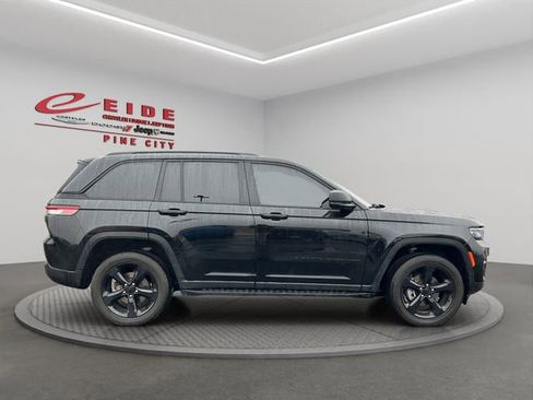 Used 2023 Jeep Grand Cherokee Altitude image 7