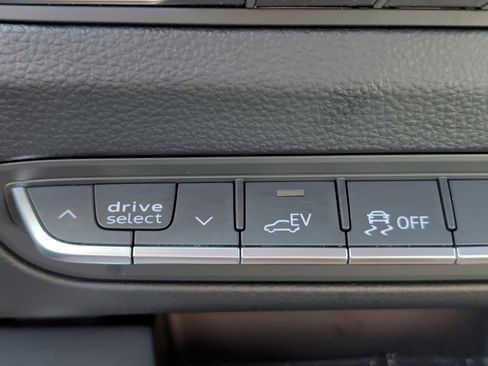 Used 2021 Audi Q5 e Premium Plus w/ Premium Plus Package AWD/4WD image 22
