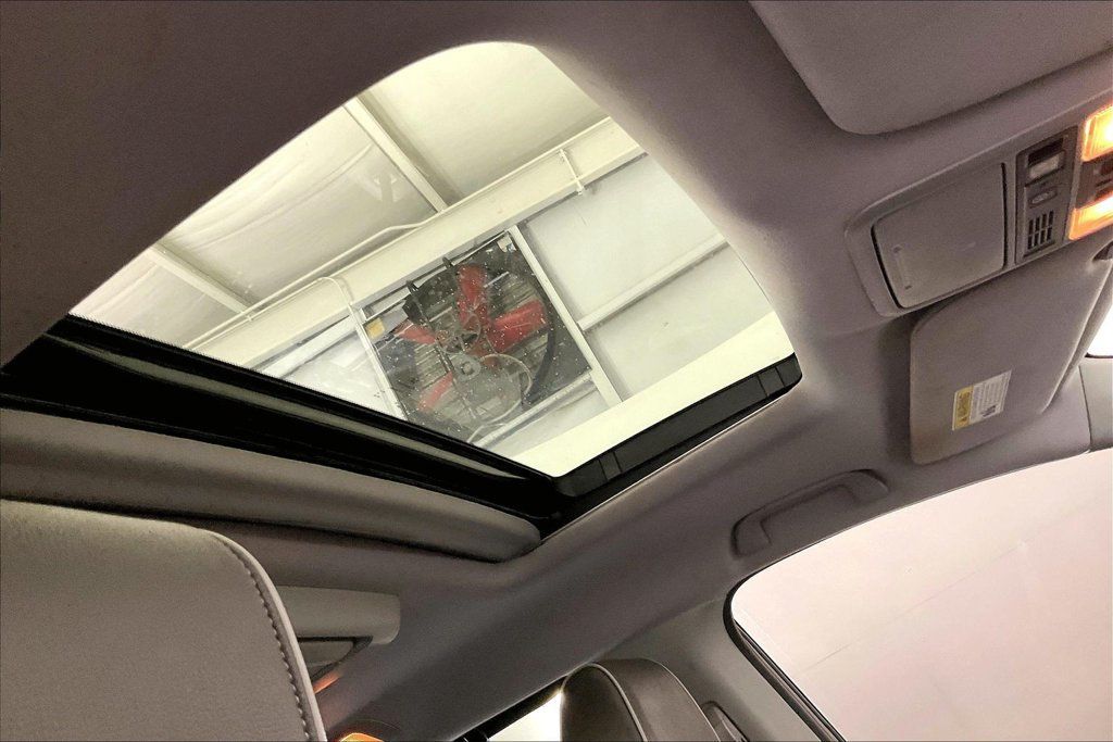 Used 2022 Honda Odyssey Elite image 19