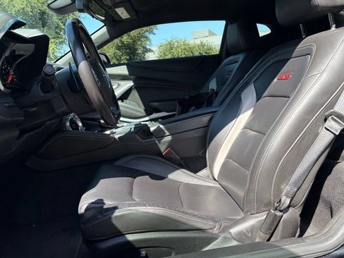 Used 2020 Chevrolet Camaro SS RWD image 8
