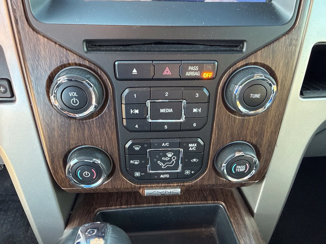 Used 2013 Ford F150 Lariat w/ Mid Equipment Group RWD image 24