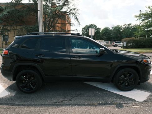 Used 2019 Jeep Cherokee Latitude Plus FWD image 4