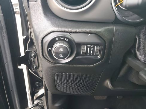 Used 2022 Jeep Gladiator Sport image 27