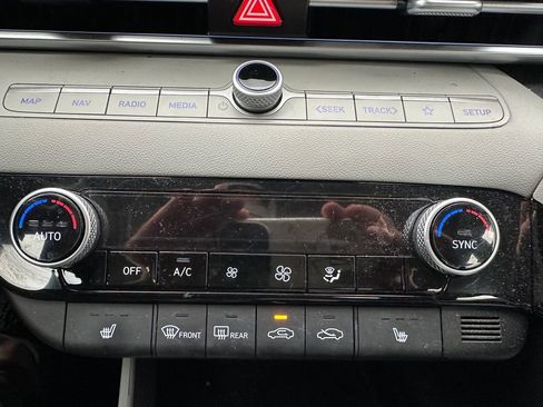 Used 2023 Hyundai Elantra Limited w/ Cargo Package FWD image 7