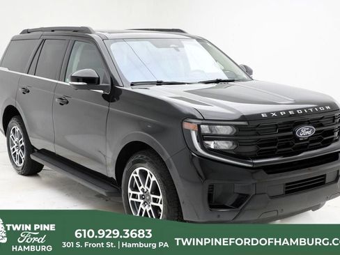 Used 2025 Ford Expedition Active image 1