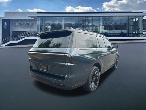 Used 2025 Lincoln Navigator Reserve w/ Jet Appearance Package AWD/4WD image 8