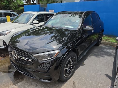 Used 2023 Mercedes-Benz GLC 300 4MATIC image 2