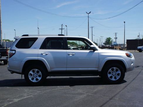 Used 2024 Toyota 4Runner SR5 AWD/4WD image 17