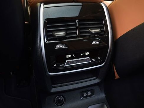 Used 2023 BMW X7 xDrive40i w/ Premium Package AWD/4WD image 19