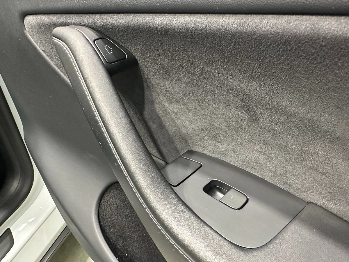 Used 2023 Tesla Model Y AWD image 11