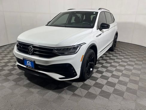 Used 2024 Volkswagen Tiguan SE R-Line AWD/4WD image 4