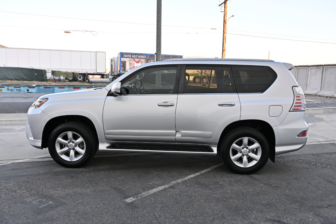 Used 2018 Lexus GX 460 w/ Navigation Package AWD/4WD image 3