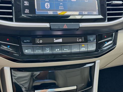 Used 2017 Honda Accord Touring image 12
