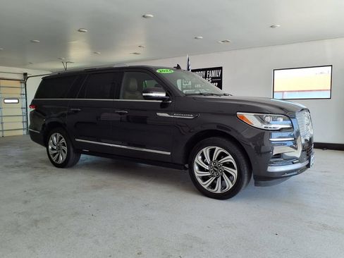 Used 2024 Lincoln Navigator L Reserve AWD/4WD image 16