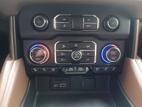 Used 2021 Chevrolet Suburban High Country image 22