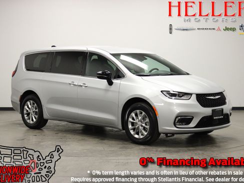 New 2026 Chrysler Pacifica Select AWD/4WD image 1