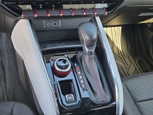 Used 2024 GMC Canyon AT4X w/ AT4X AEV Edition image 27