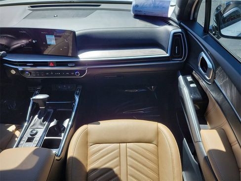 Used 2025 Kia Sorento SX Prestige w/ Olive Brown Leather Package image 17