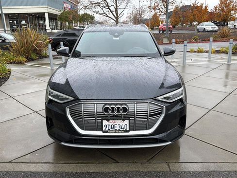Used 2019 Audi e-tron Prestige w/ Prestige Package image 3