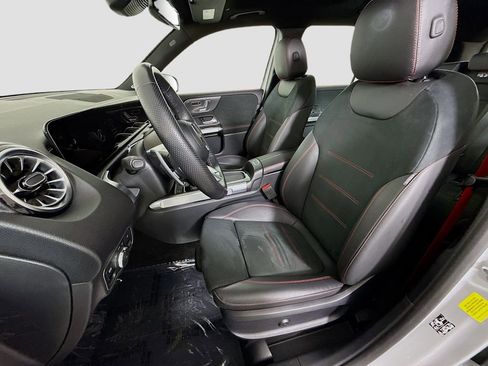 Used 2024 Mercedes-Benz GLB 35 AMG 4MATIC image 21