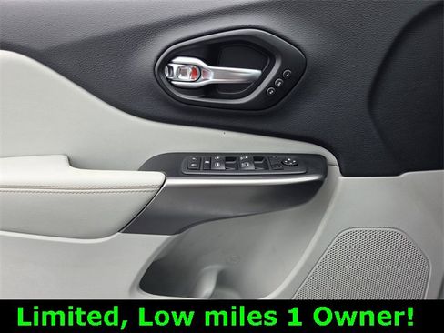 Used 2021 Jeep Cherokee Limited image 21