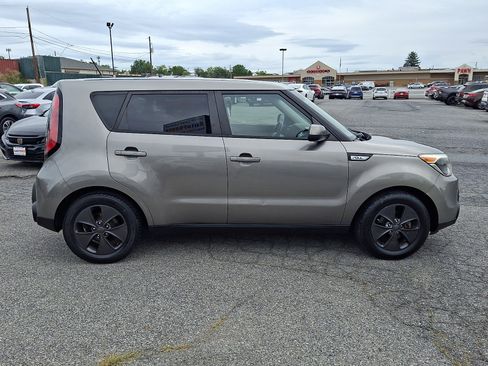 Used 2016 Kia Soul FWD image 7