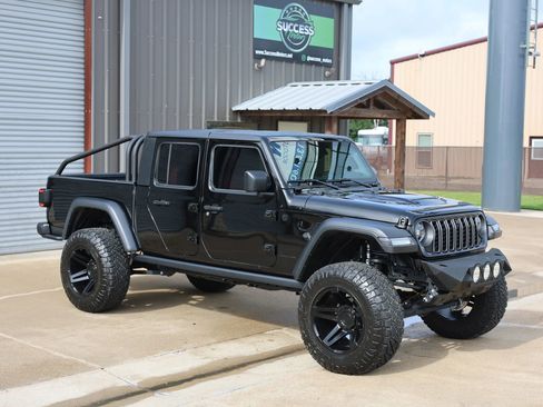 Used 2024 Jeep Gladiator Rubicon w/ Technology Group AWD/4WD image 19