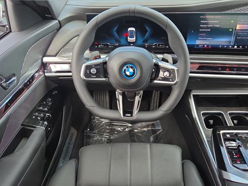 Used 2026 BMW 750e xDrive w/ Luxury Rear Seating Package image 11