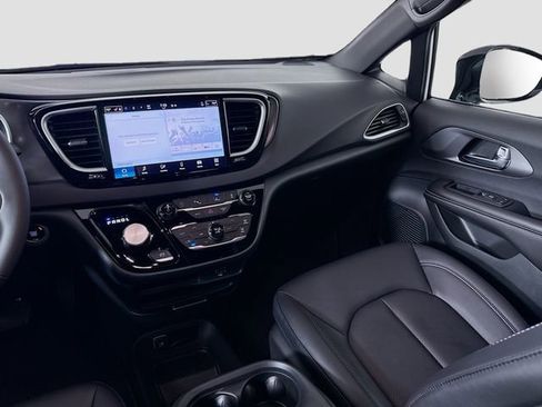 New 2026 Chrysler Voyager LX image 22