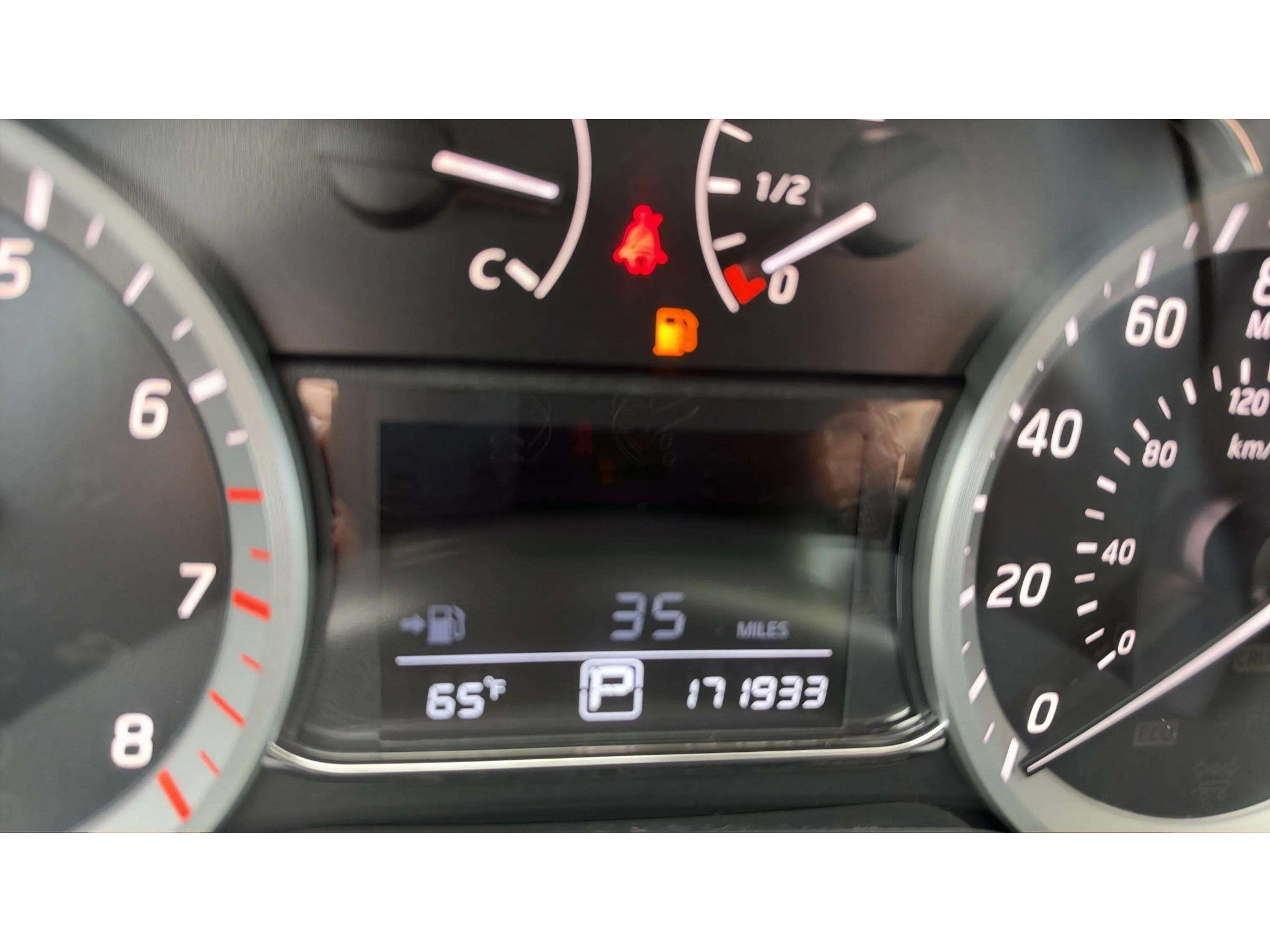 Used 2015 Nissan Sentra SR w/ Navigation Package FWD image 16