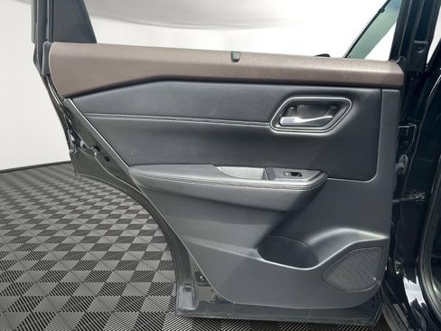 Used 2021 Nissan Rogue SV w/ Premium Package FWD image 14