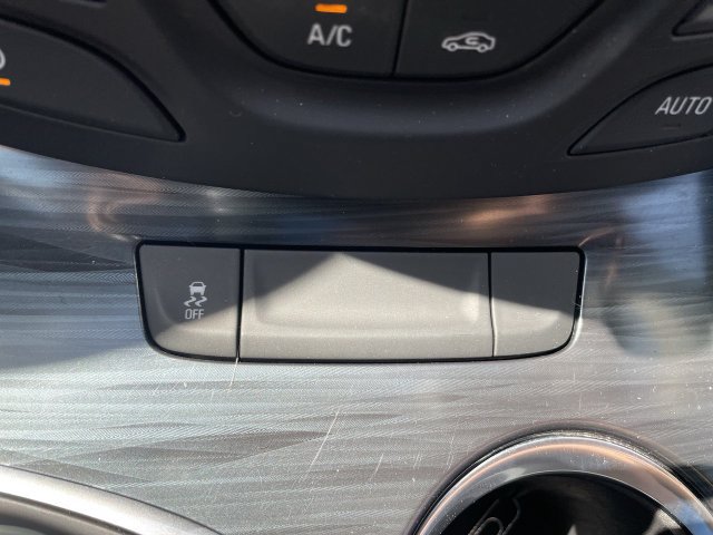 Used 2019 Buick Envision Essence FWD image 18