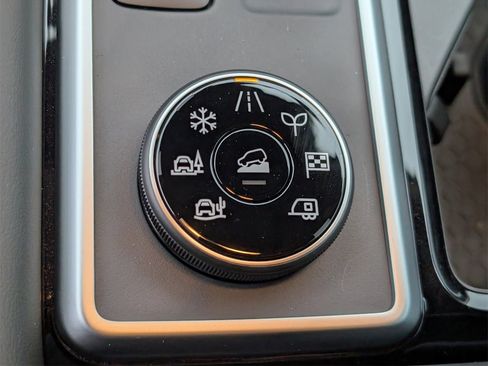 New 2025 Nissan Pathfinder SL image 17