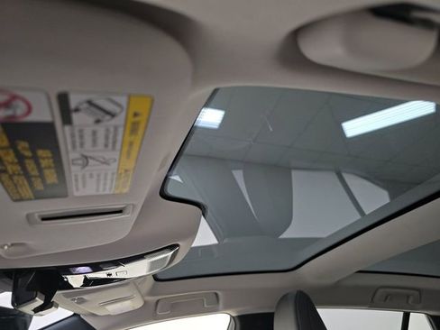 Used 2023 Lexus RZ 450e Premium image 17