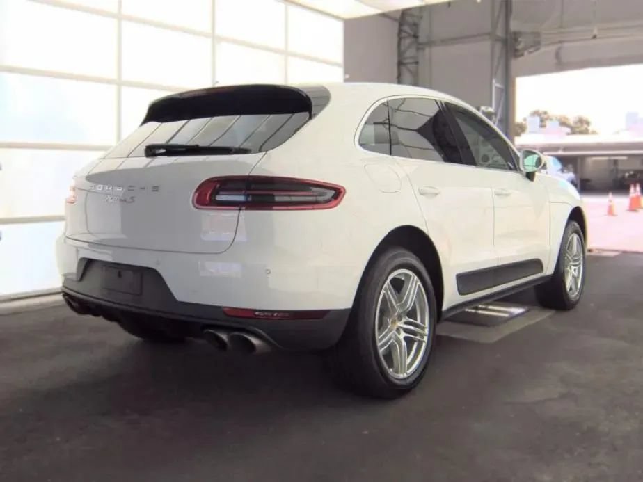 Used 2015 Porsche Macan S w/ Infotainment Package AWD/4WD image 3
