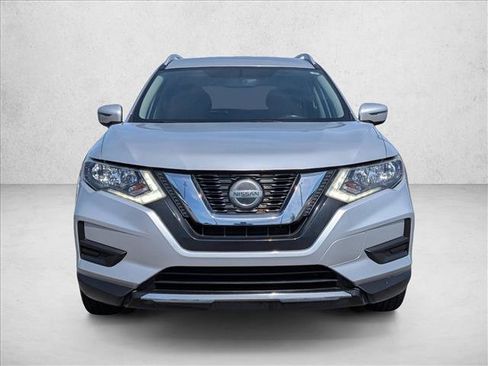 Used 2018 Nissan Rogue SV FWD image 2