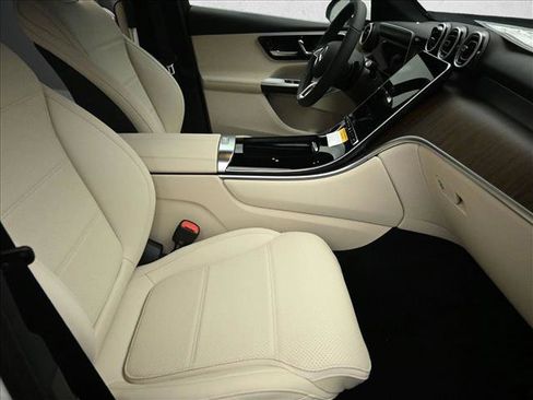 Certified 2025 Mercedes-Benz GLC 300 4MATIC image 25