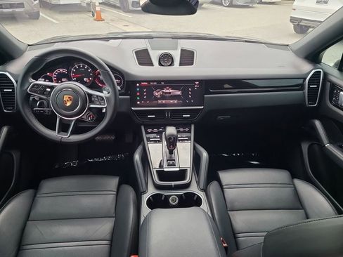 Used 2022 Porsche Cayenne Coupe image 2
