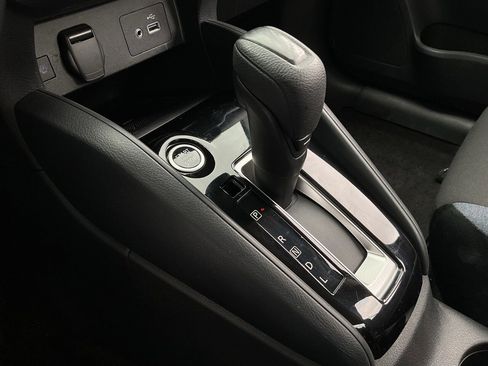 Used 2025 Nissan Versa SV image 33