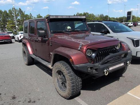Used 2007 Jeep Wrangler Unlimited Sahara w/ Dual Top Group AWD/4WD image 3