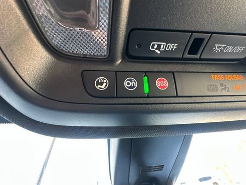 Used 2023 Chevrolet Traverse LT FWD image 41