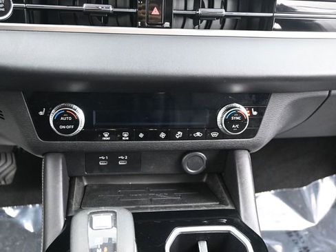 Used 2025 Mitsubishi Outlander ES image 16