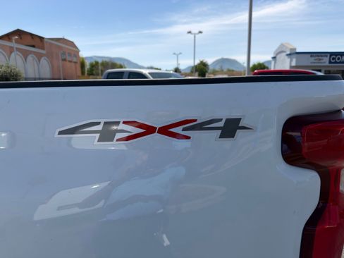 Used 2025 Chevrolet Silverado 2500 LT w/ Convenience Package image 46