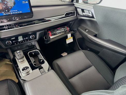New 2025 Mitsubishi Outlander ES FWD image 23